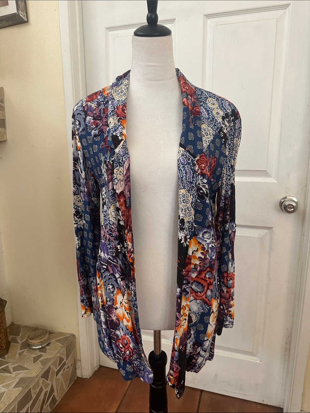Jasse Floral Open-Front Cardigan Jacket in Navy Multi